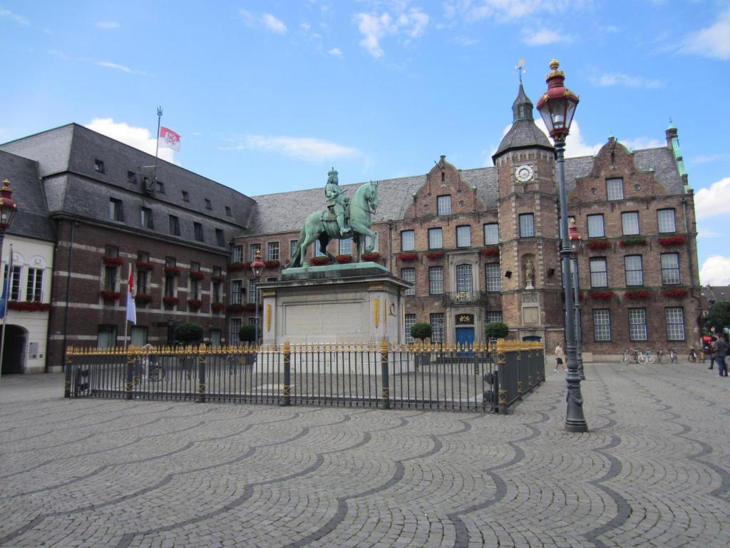 Altdüsseldorf 3*