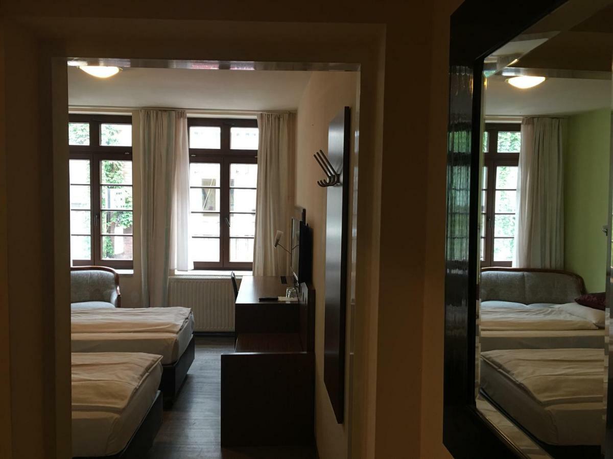 Altdüsseldorf 3*